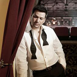 Download or print Victor Manuelle Hay Que Poner El Alma Sheet Music Printable PDF 6-page score for Pop / arranged Piano, Vocal & Guitar Chords (Right-Hand Melody) SKU: 65314